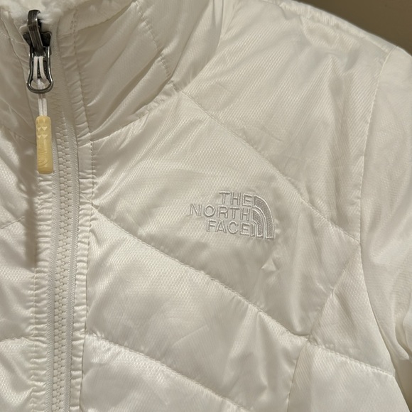 The North Face White Reversible Puffer Jacket size xs - Picture 3 of 10